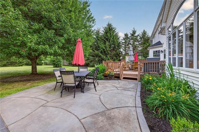 35 Norwood Lane, Orchard Park, NY 14127