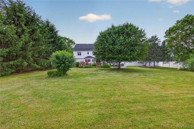 35 Norwood Lane, Orchard Park, NY 14127