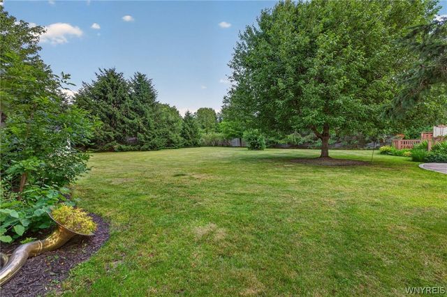 35 Norwood Lane, Orchard Park, NY 14127