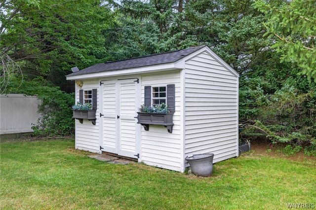 35 Norwood Lane, Orchard Park, NY 14127
