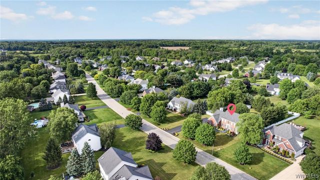 35 Norwood Lane, Orchard Park, NY 14127