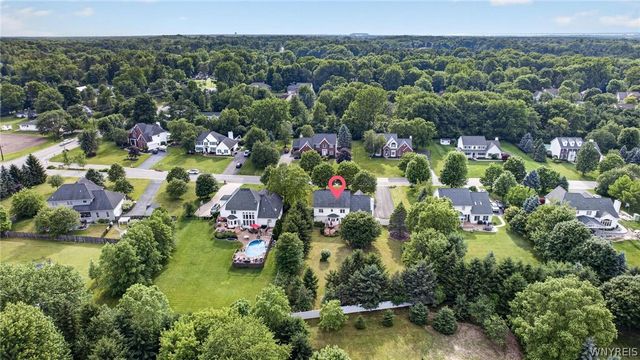 35 Norwood Lane, Orchard Park, NY 14127