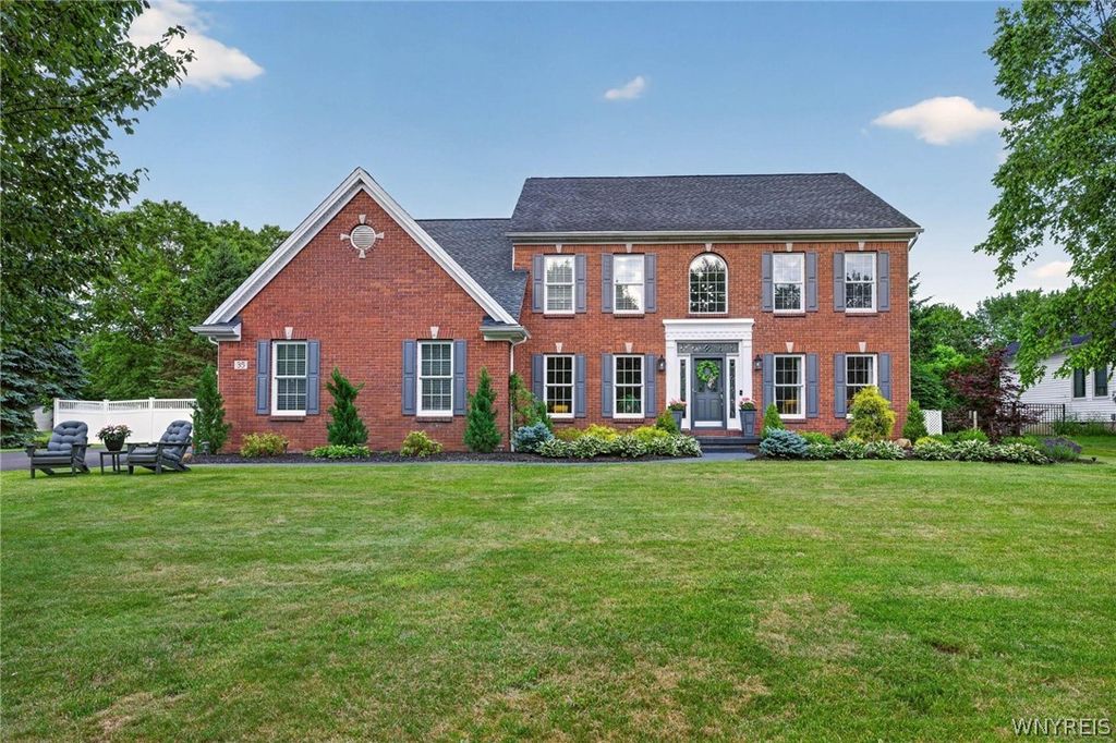35 Norwood Lane, Orchard Park, NY 14127
