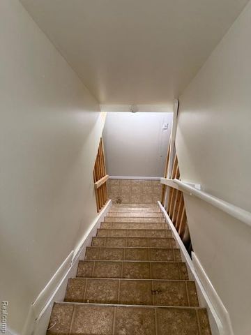 6882 Country Lane, Dearborn Heights, MI 48127