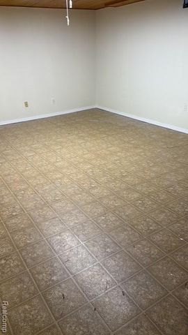 6882 Country Lane, Dearborn Heights, MI 48127