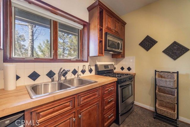 505 Lakewood Lane, Big Bear Lake, CA 92315