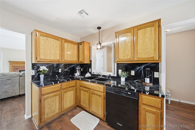 8926 E 86th Street, Tulsa, OK 74133