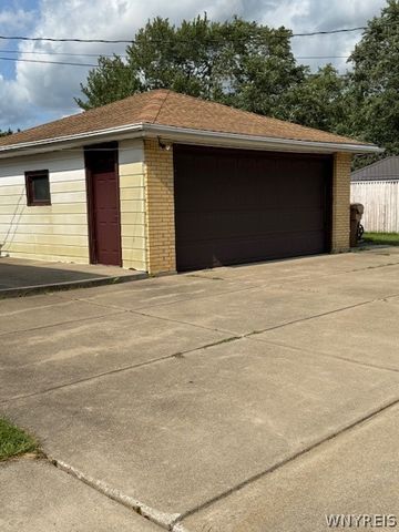 809 George Urban Boulevard, Cheektowaga, NY 14225