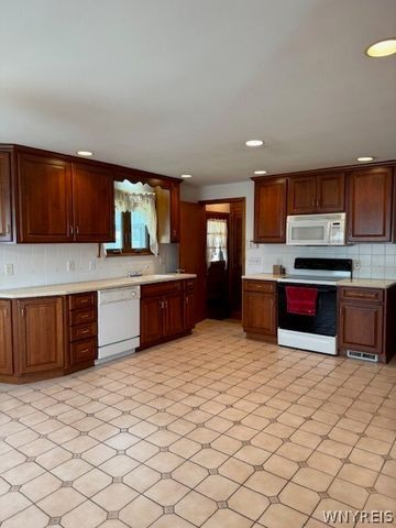 809 George Urban Boulevard, Cheektowaga, NY 14225