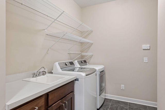 1055 Roselyn Drive, Victoria, MN 55386