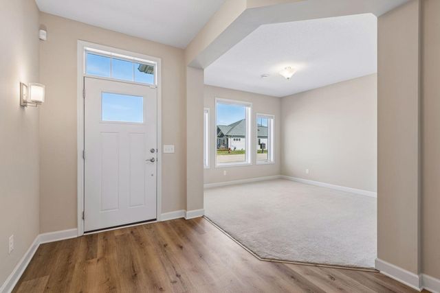 1055 Roselyn Drive, Victoria, MN 55386