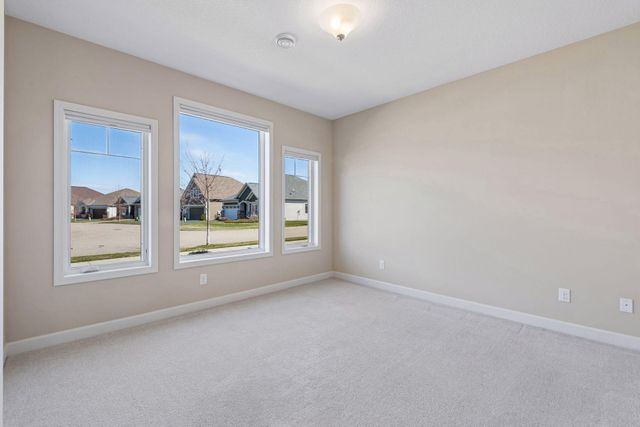 1055 Roselyn Drive, Victoria, MN 55386