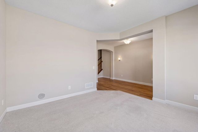 1055 Roselyn Drive, Victoria, MN 55386