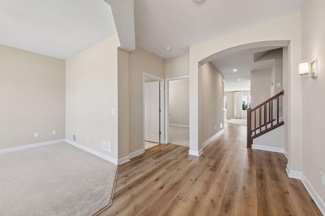 1055 Roselyn Drive, Victoria, MN 55386