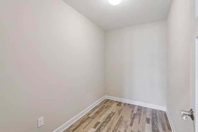 1055 Roselyn Drive, Victoria, MN 55386