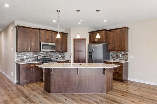 1055 Roselyn Drive, Victoria, MN 55386