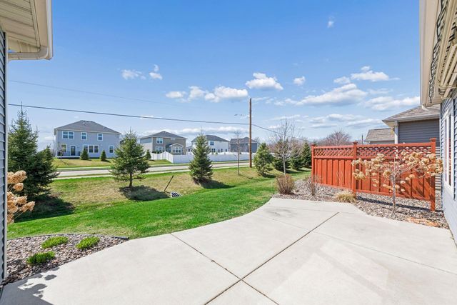 1055 Roselyn Drive, Victoria, MN 55386