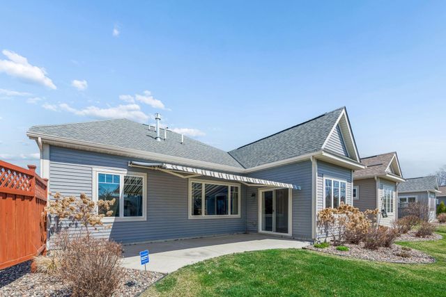 1055 Roselyn Drive, Victoria, MN 55386