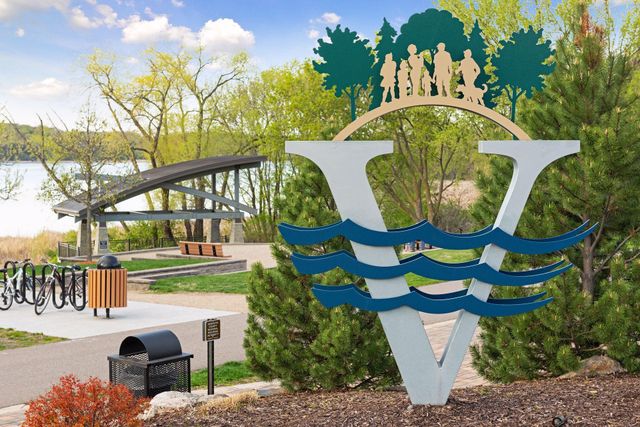 1055 Roselyn Drive, Victoria, MN 55386