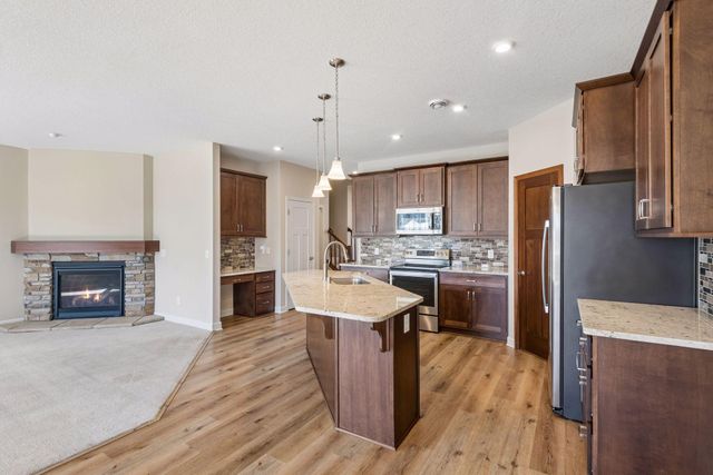 1055 Roselyn Drive, Victoria, MN 55386