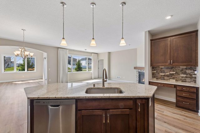 1055 Roselyn Drive, Victoria, MN 55386