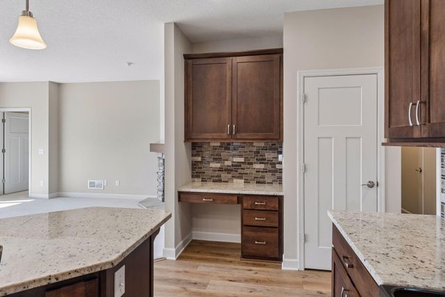 1055 Roselyn Drive, Victoria, MN 55386