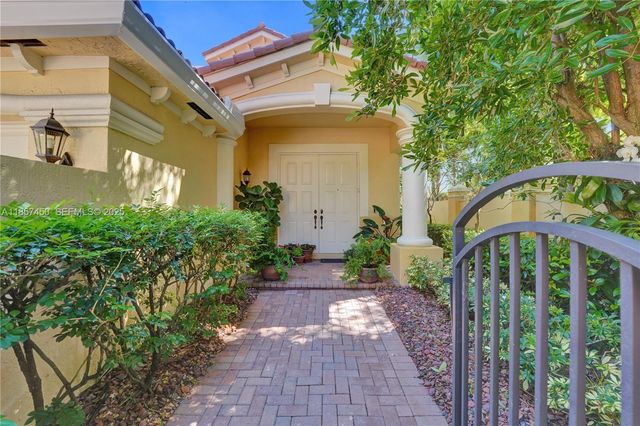 1577 Passion Vine Circle 92, Weston, FL 33326