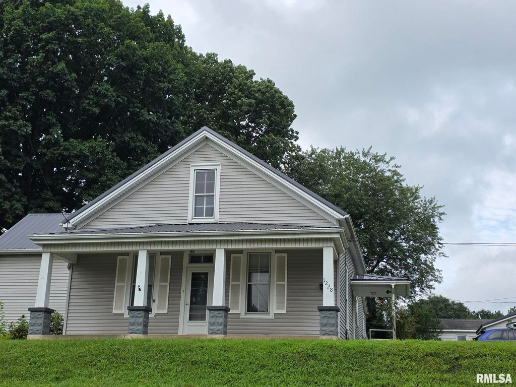 1228 S 12TH Street, Quincy, IL 62301