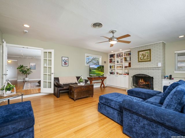 327 Tophill, San Antonio, TX 78209