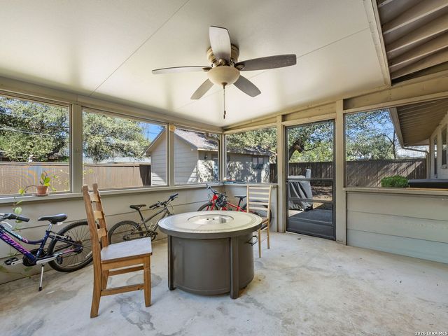 327 Tophill, San Antonio, TX 78209