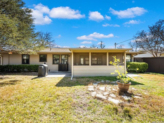 327 Tophill, San Antonio, TX 78209