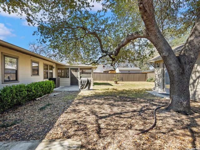 327 Tophill, San Antonio, TX 78209