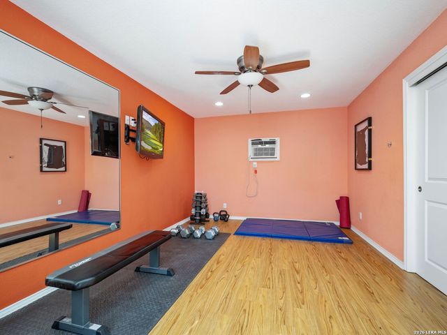 327 Tophill, San Antonio, TX 78209