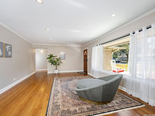 327 Tophill, San Antonio, TX 78209