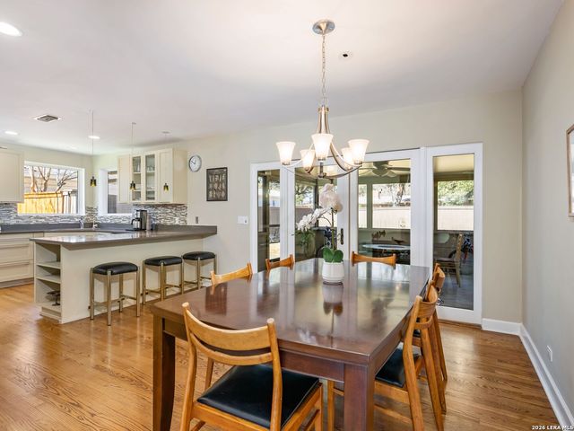 327 Tophill, San Antonio, TX 78209