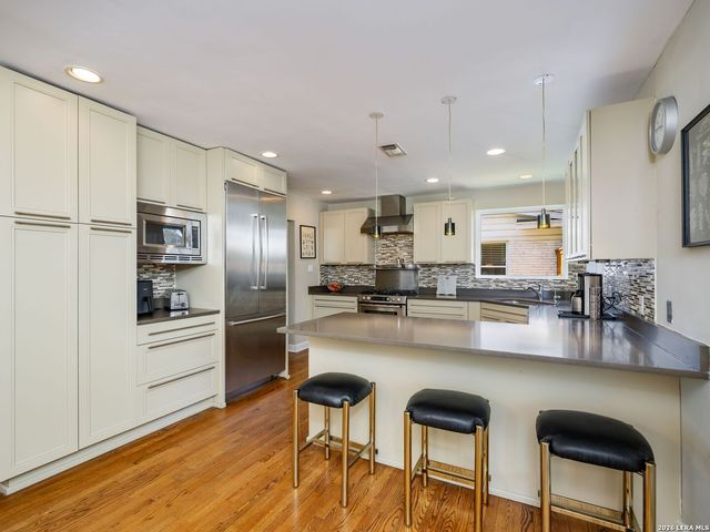 327 Tophill, San Antonio, TX 78209