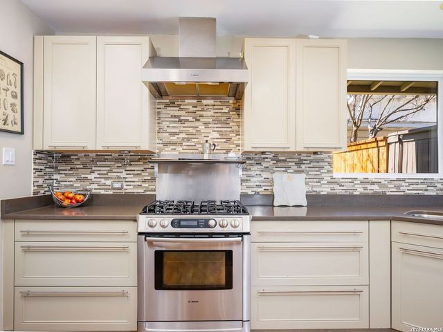 327 Tophill, San Antonio, TX 78209