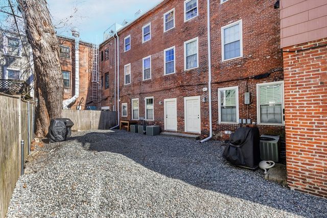 8 Union St 1, Salem, MA 01970