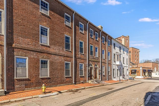 8 Union St 1, Salem, MA 01970