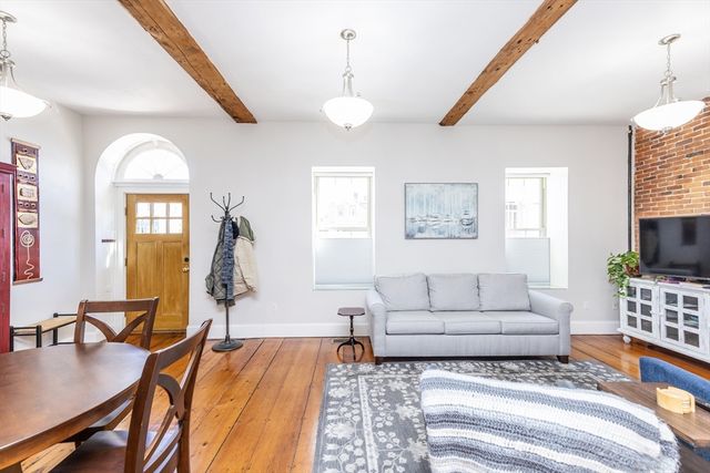 8 Union St 1, Salem, MA 01970