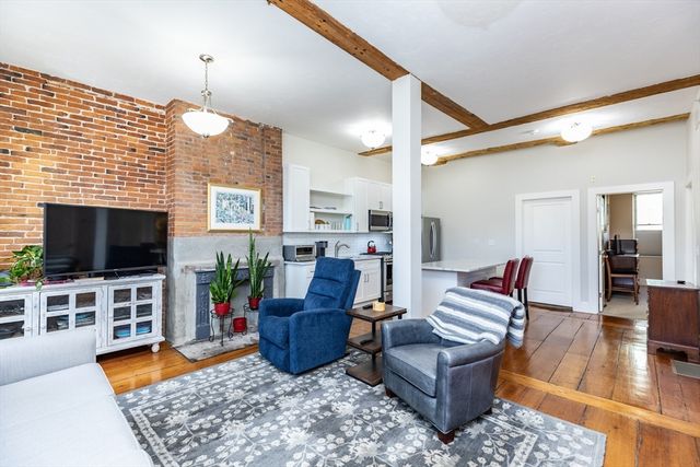 8 Union St 1, Salem, MA 01970