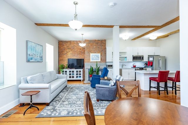 8 Union St 1, Salem, MA 01970