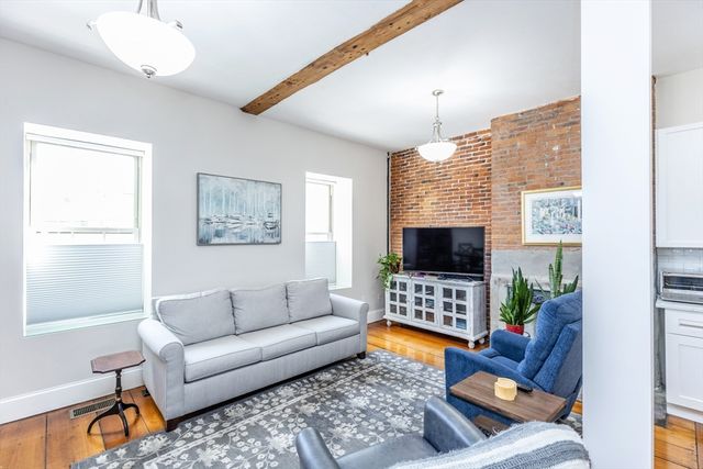 8 Union St 1, Salem, MA 01970