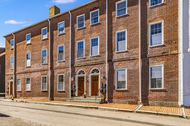 8 Union St 1, Salem, MA 01970