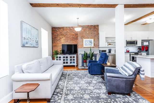 8 Union St 1, Salem, MA 01970