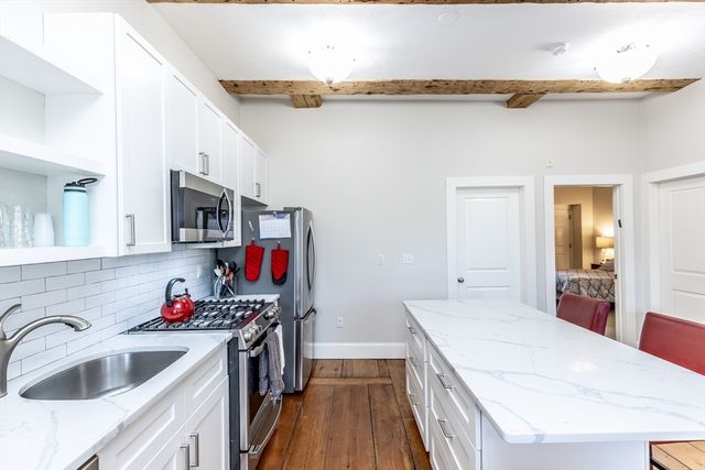 8 Union St 1, Salem, MA 01970