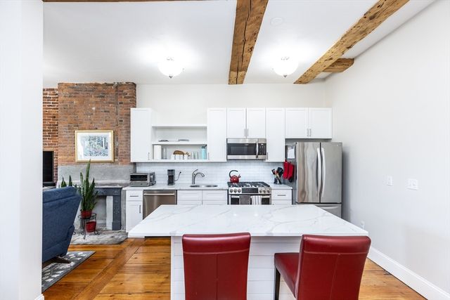 8 Union St 1, Salem, MA 01970