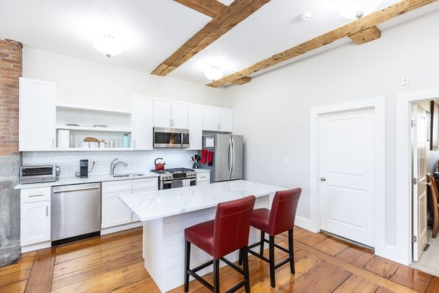 8 Union St 1, Salem, MA 01970