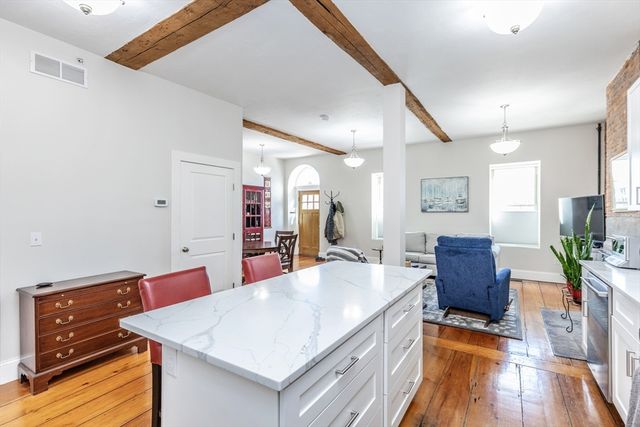 8 Union St 1, Salem, MA 01970