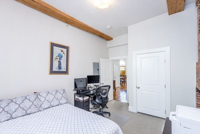 8 Union St 1, Salem, MA 01970